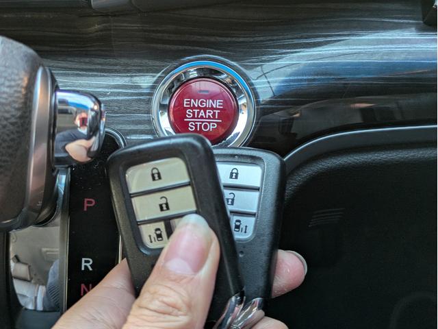 オデッセイ アブソルート・ＥＸホンダセンシング　純正ナビ　ＢＴオーディオ　全周囲・バックカメラ　ＥＴＣ　後席モニター　ＵＳＢ入力端子　追従クルコン　衝突軽減ブレーキ　車線逸脱警報　ハーフレザーシート　フルエアロ　オートライト　両側電動スライドドア（34枚目）