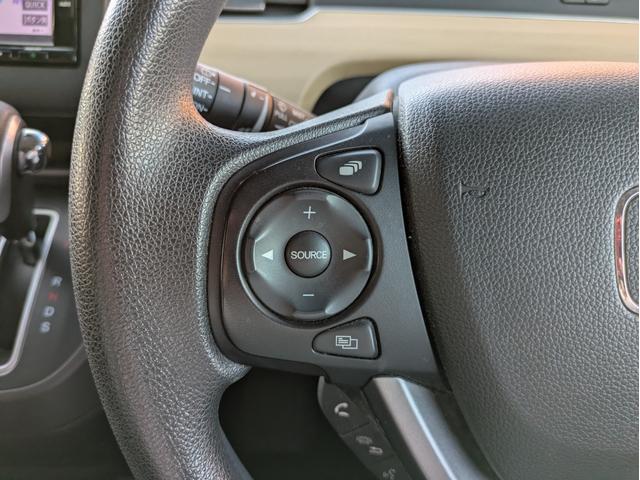 フリード Ｇ・ホンダセンシング　純正ＳＤナビ　ＢＴオーディオ　ＥＴＣ　バックカメラ　ドラレコ　フルセグＴＶ　ＣＤ／ＤＶＤ再生　両側電動スライドドア　追従クルコン　衝突軽減ブレーキ　車線逸脱警報　社外アルミ　プッシュスタート（17枚目）