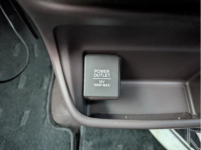 フリード Ｇ・ホンダセンシング　純正ＳＤナビ　ＢＴオーディオ　ＥＴＣ　バックカメラ　ドラレコ　フルセグＴＶ　ＣＤ／ＤＶＤ再生　両側電動スライドドア　追従クルコン　衝突軽減ブレーキ　車線逸脱警報　社外アルミ　プッシュスタート（32枚目）