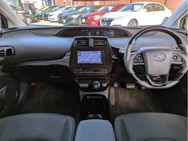 プリウス Ｓ　純正ＳＤナビ　ＢＴオーディオ　ＥＴＣ　バックカメラ　ワンセグＴＶ　ＣＤ再生　オートライト　ＬＥＤヘッドライト　ステアリングリモコン　プッシュスタート　純正１５インチＡＷ　アイドリングストップ（7枚目）