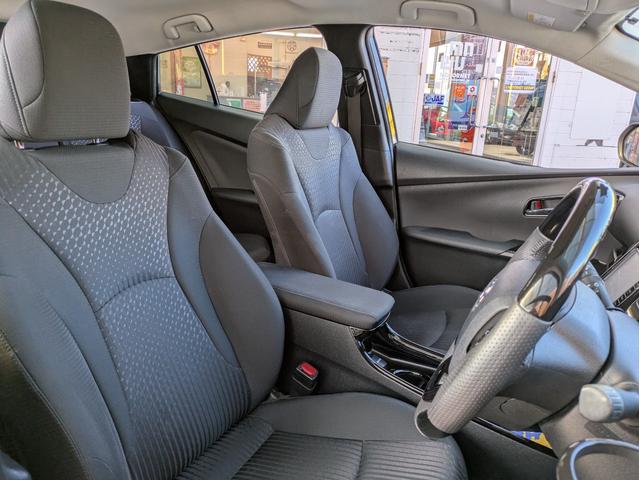 プリウス Ｓ　純正ＳＤナビ　ＢＴオーディオ　ＥＴＣ　バックカメラ　ワンセグＴＶ　ＣＤ再生　オートライト　ＬＥＤヘッドライト　ステアリングリモコン　プッシュスタート　純正１５インチＡＷ　アイドリングストップ（8枚目）