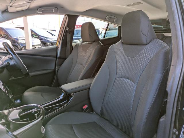 プリウス Ｓ　純正ＳＤナビ　ＢＴオーディオ　ＥＴＣ　バックカメラ　ワンセグＴＶ　ＣＤ再生　オートライト　ＬＥＤヘッドライト　ステアリングリモコン　プッシュスタート　純正１５インチＡＷ　アイドリングストップ（9枚目）