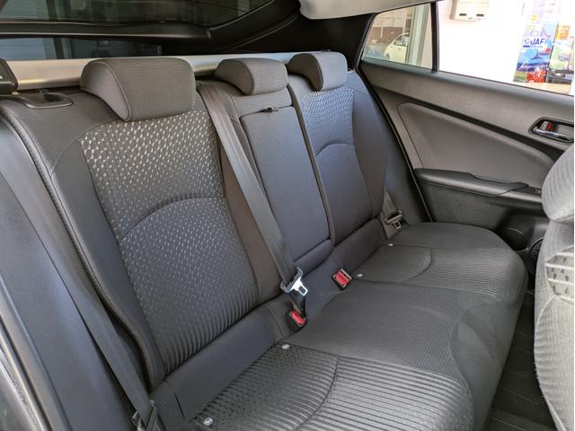 プリウス Ｓ　純正ＳＤナビ　ＢＴオーディオ　ＥＴＣ　バックカメラ　ワンセグＴＶ　ＣＤ再生　オートライト　ＬＥＤヘッドライト　ステアリングリモコン　プッシュスタート　純正１５インチＡＷ　アイドリングストップ（10枚目）