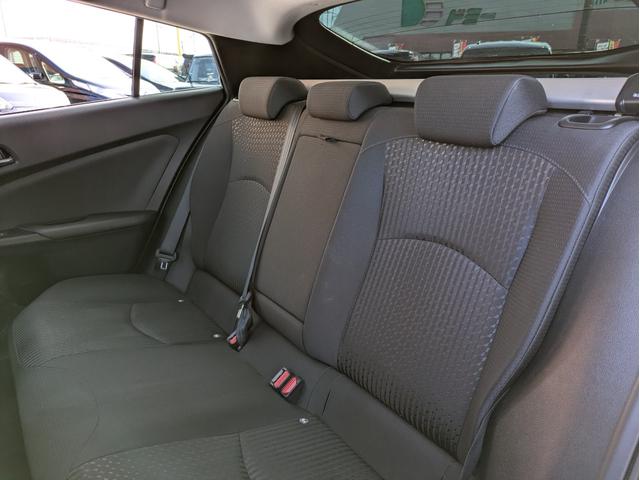 プリウス Ｓ　純正ＳＤナビ　ＢＴオーディオ　ＥＴＣ　バックカメラ　ワンセグＴＶ　ＣＤ再生　オートライト　ＬＥＤヘッドライト　ステアリングリモコン　プッシュスタート　純正１５インチＡＷ　アイドリングストップ（11枚目）