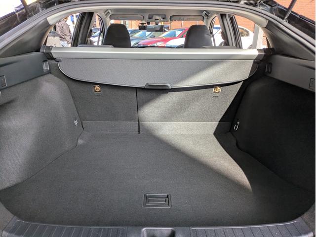 プリウス Ｓ　純正ＳＤナビ　ＢＴオーディオ　ＥＴＣ　バックカメラ　ワンセグＴＶ　ＣＤ再生　オートライト　ＬＥＤヘッドライト　ステアリングリモコン　プッシュスタート　純正１５インチＡＷ　アイドリングストップ（12枚目）