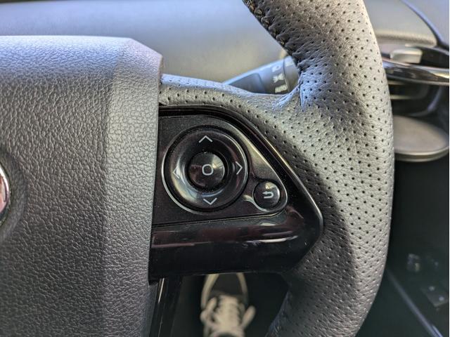 プリウス Ｓ　純正ＳＤナビ　ＢＴオーディオ　ＥＴＣ　バックカメラ　ワンセグＴＶ　ＣＤ再生　オートライト　ＬＥＤヘッドライト　ステアリングリモコン　プッシュスタート　純正１５インチＡＷ　アイドリングストップ（17枚目）