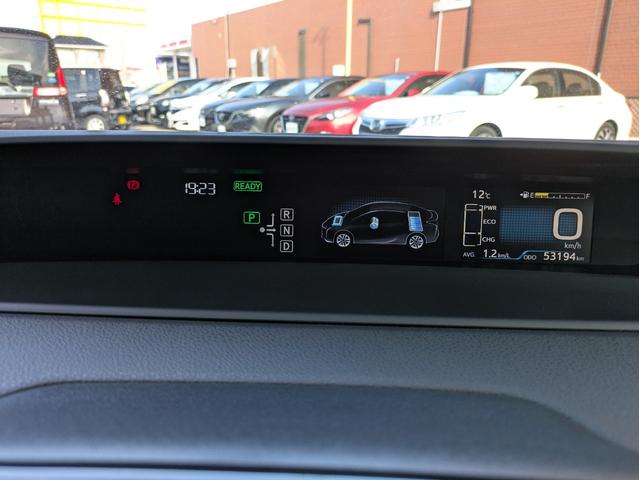 プリウス Ｓ　純正ＳＤナビ　ＢＴオーディオ　ＥＴＣ　バックカメラ　ワンセグＴＶ　ＣＤ再生　オートライト　ＬＥＤヘッドライト　ステアリングリモコン　プッシュスタート　純正１５インチＡＷ　アイドリングストップ（18枚目）