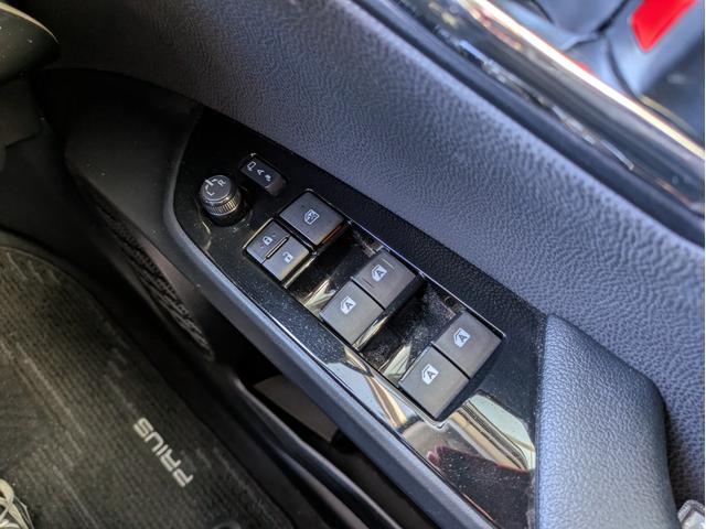 プリウス Ｓ　純正ＳＤナビ　ＢＴオーディオ　ＥＴＣ　バックカメラ　ワンセグＴＶ　ＣＤ再生　オートライト　ＬＥＤヘッドライト　ステアリングリモコン　プッシュスタート　純正１５インチＡＷ　アイドリングストップ（30枚目）