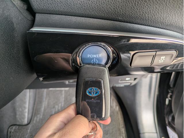 プリウス Ｓ　純正ＳＤナビ　ＢＴオーディオ　ＥＴＣ　バックカメラ　ワンセグＴＶ　ＣＤ再生　オートライト　ＬＥＤヘッドライト　ステアリングリモコン　プッシュスタート　純正１５インチＡＷ　アイドリングストップ（31枚目）