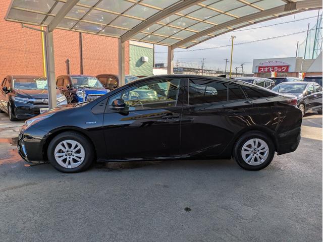 プリウス Ｓ　純正ＳＤナビ　ＢＴオーディオ　ＥＴＣ　バックカメラ　ワンセグＴＶ　ＣＤ再生　オートライト　ＬＥＤヘッドライト　ステアリングリモコン　プッシュスタート　純正１５インチＡＷ　アイドリングストップ（41枚目）