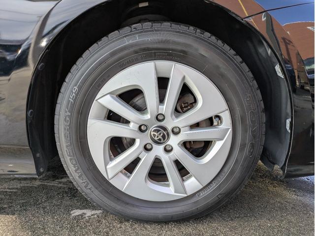 プリウス Ｓ　純正ＳＤナビ　ＢＴオーディオ　ＥＴＣ　バックカメラ　ワンセグＴＶ　ＣＤ再生　オートライト　ＬＥＤヘッドライト　ステアリングリモコン　プッシュスタート　純正１５インチＡＷ　アイドリングストップ（48枚目）