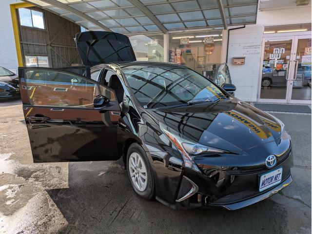 プリウス Ｓ　純正ＳＤナビ　ＢＴオーディオ　ＥＴＣ　バックカメラ　ワンセグＴＶ　ＣＤ再生　オートライト　ＬＥＤヘッドライト　ステアリングリモコン　プッシュスタート　純正１５インチＡＷ　アイドリングストップ（53枚目）