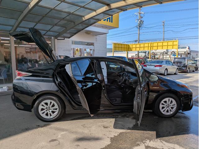 プリウス Ｓ　純正ＳＤナビ　ＢＴオーディオ　ＥＴＣ　バックカメラ　ワンセグＴＶ　ＣＤ再生　オートライト　ＬＥＤヘッドライト　ステアリングリモコン　プッシュスタート　純正１５インチＡＷ　アイドリングストップ（54枚目）