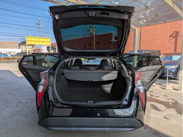 プリウス Ｓ　純正ＳＤナビ　ＢＴオーディオ　ＥＴＣ　バックカメラ　ワンセグＴＶ　ＣＤ再生　オートライト　ＬＥＤヘッドライト　ステアリングリモコン　プッシュスタート　純正１５インチＡＷ　アイドリングストップ（56枚目）