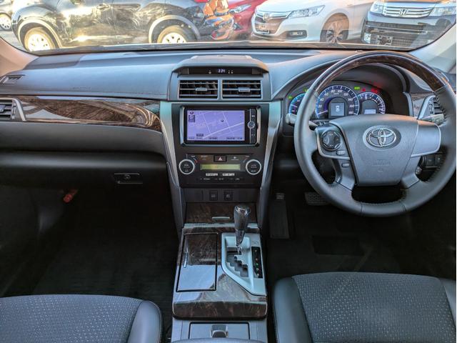 カムリ ハイブリッド　Ｇパッケージ・プレミアムブラック　純正ＳＤナビ　ＢＴオーディオ　ＥＴＣ　バックカメラ　フルセグＴＶ　電動シート　ハーフレザーシート　オートライト　ＬＥＤヘッドライト　オートクルコン　プッシュスタート　純正１７インチＡＷ　フロントフォグ（7枚目）