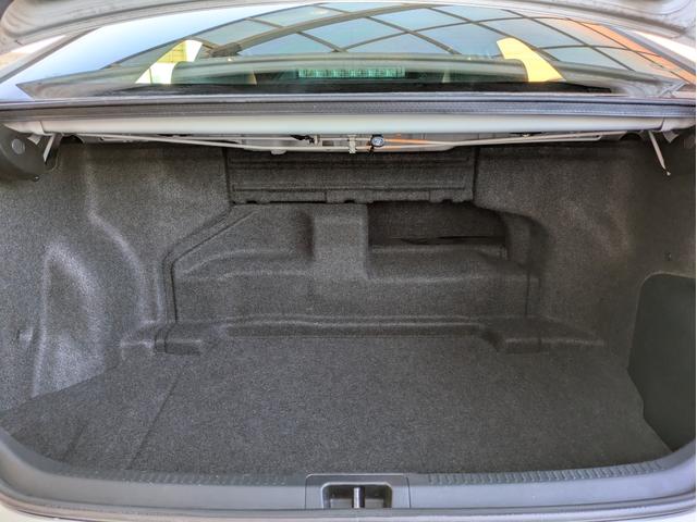 カムリ ハイブリッド　Ｇパッケージ・プレミアムブラック　純正ＳＤナビ　ＢＴオーディオ　ＥＴＣ　バックカメラ　フルセグＴＶ　電動シート　ハーフレザーシート　オートライト　ＬＥＤヘッドライト　オートクルコン　プッシュスタート　純正１７インチＡＷ　フロントフォグ（12枚目）