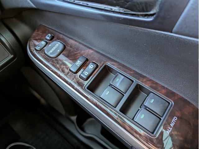 カムリ ハイブリッド　Ｇパッケージ・プレミアムブラック　純正ＳＤナビ　ＢＴオーディオ　ＥＴＣ　バックカメラ　フルセグＴＶ　電動シート　ハーフレザーシート　オートライト　ＬＥＤヘッドライト　オートクルコン　プッシュスタート　純正１７インチＡＷ　フロントフォグ（30枚目）