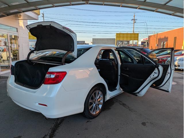 カムリ ハイブリッド　Ｇパッケージ・プレミアムブラック　純正ＳＤナビ　ＢＴオーディオ　ＥＴＣ　バックカメラ　フルセグＴＶ　電動シート　ハーフレザーシート　オートライト　ＬＥＤヘッドライト　オートクルコン　プッシュスタート　純正１７インチＡＷ　フロントフォグ（57枚目）