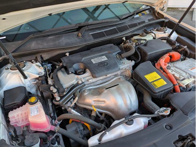 カムリ ハイブリッド　Ｇパッケージ・プレミアムブラック　純正ＳＤナビ　ＢＴオーディオ　ＥＴＣ　バックカメラ　フルセグＴＶ　電動シート　ハーフレザーシート　オートライト　ＬＥＤヘッドライト　オートクルコン　プッシュスタート　純正１７インチＡＷ　フロントフォグ（63枚目）