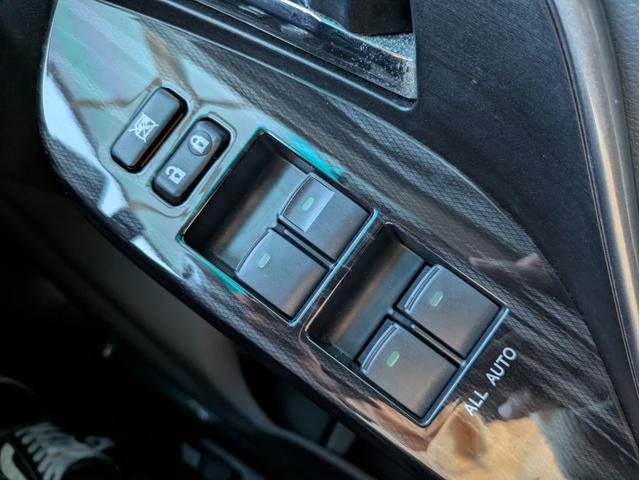 マークＸジオ エアリアル　社外メモリーナビ　ＢＴオーディオ　サイド・バックカメラ　ＣＤ／ＤＶＤ再生　フルセグＴＶ　３列シート７人乗り　オートライト　ＨＩＤヘッドライト　フロントフォグ　ステアリングリモコン　　プッシュスタート（27枚目）