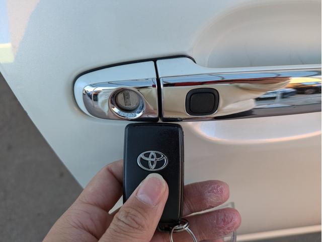 マークＸジオ エアリアル　社外メモリーナビ　ＢＴオーディオ　サイド・バックカメラ　ＣＤ／ＤＶＤ再生　フルセグＴＶ　３列シート７人乗り　オートライト　ＨＩＤヘッドライト　フロントフォグ　ステアリングリモコン　　プッシュスタート（29枚目）