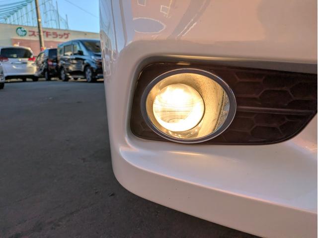 マークＸジオ エアリアル　社外メモリーナビ　ＢＴオーディオ　サイド・バックカメラ　ＣＤ／ＤＶＤ再生　フルセグＴＶ　３列シート７人乗り　オートライト　ＨＩＤヘッドライト　フロントフォグ　ステアリングリモコン　　プッシュスタート（41枚目）