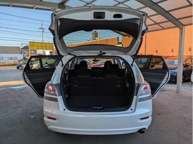 マークＸジオ エアリアル　社外メモリーナビ　ＢＴオーディオ　サイド・バックカメラ　ＣＤ／ＤＶＤ再生　フルセグＴＶ　３列シート７人乗り　オートライト　ＨＩＤヘッドライト　フロントフォグ　ステアリングリモコン　　プッシュスタート（54枚目）