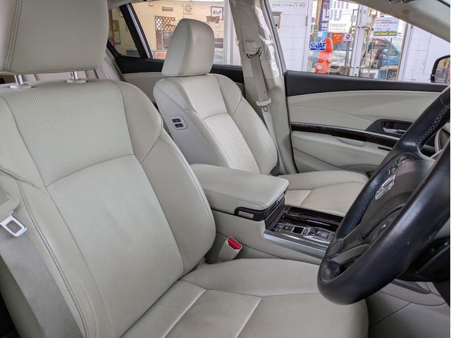 レジェンド ベースグレード 一体型HDDナビ BTオーディオ USB入力端子 ETC 全周囲・バックカメラ 電動シート シートヒーター・エアコン サンルーフ 追従クルコン 障害物センサー オートライト パドルシフト 4WD(8枚目)