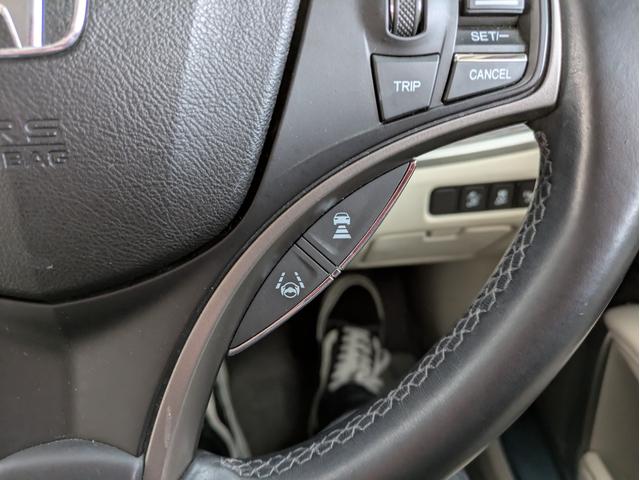 レジェンド ベースグレード 一体型HDDナビ BTオーディオ USB入力端子 ETC 全周囲・バックカメラ 電動シート シートヒーター・エアコン サンルーフ 追従クルコン 障害物センサー オートライト パドルシフト 4WD(17枚目)