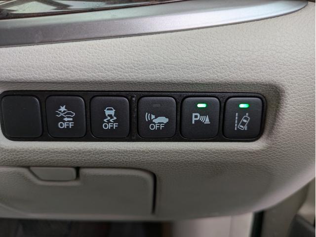 レジェンド ベースグレード 一体型HDDナビ BTオーディオ USB入力端子 ETC 全周囲・バックカメラ 電動シート シートヒーター・エアコン サンルーフ 追従クルコン 障害物センサー オートライト パドルシフト 4WD(31枚目)