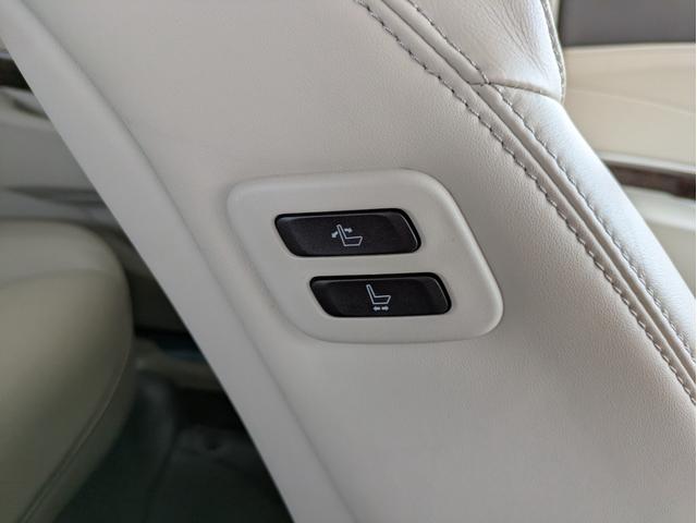 レジェンド ベースグレード 一体型HDDナビ BTオーディオ USB入力端子 ETC 全周囲・バックカメラ 電動シート シートヒーター・エアコン サンルーフ 追従クルコン 障害物センサー オートライト パドルシフト 4WD(32枚目)