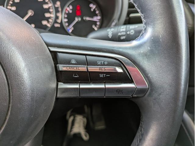 MAZDA3ファストバック 15Sツーリング 純正SDナビ BTオーディオ 全周囲・バックカメラ USB入力端子 障害物センサー 追従クルコン 衝突軽減ブレーキ 車線逸脱警報 オートライト LEDヘッドライト プッシュスタート 純正18インチAW(17枚目)