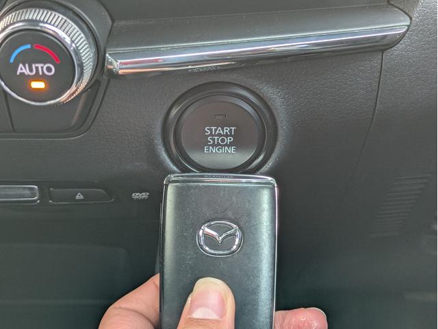 MAZDA3ファストバック 15Sツーリング 純正SDナビ BTオーディオ 全周囲・バックカメラ USB入力端子 障害物センサー 追従クルコン 衝突軽減ブレーキ 車線逸脱警報 オートライト LEDヘッドライト プッシュスタート 純正18インチAW(32枚目)