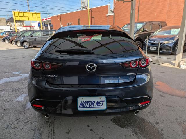 MAZDA3ファストバック 15Sツーリング 純正SDナビ BTオーディオ 全周囲・バックカメラ USB入力端子 障害物センサー 追従クルコン 衝突軽減ブレーキ 車線逸脱警報 オートライト LEDヘッドライト プッシュスタート 純正18インチAW(39枚目)