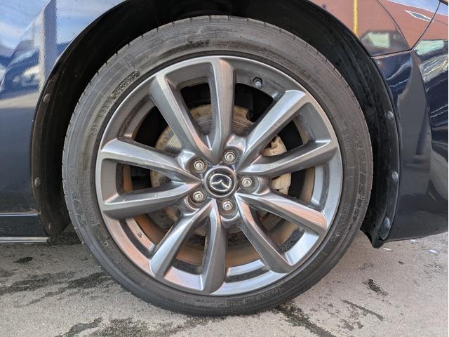 MAZDA3ファストバック 15Sツーリング 純正SDナビ BTオーディオ 全周囲・バックカメラ USB入力端子 障害物センサー 追従クルコン 衝突軽減ブレーキ 車線逸脱警報 オートライト LEDヘッドライト プッシュスタート 純正18インチAW(48枚目)