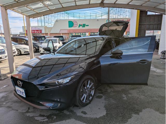 MAZDA3ファストバック 15Sツーリング 純正SDナビ BTオーディオ 全周囲・バックカメラ USB入力端子 障害物センサー 追従クルコン 衝突軽減ブレーキ 車線逸脱警報 オートライト LEDヘッドライト プッシュスタート 純正18インチAW(51枚目)