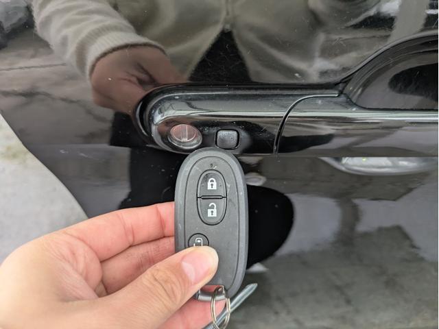 ソリオ ハイブリッドＭＸ　純正ＳＤナビ　ＢＴオーディオ　ＵＳＢ入力端子　バックカメラ　ＥＴＣ　ＣＤ／ＤＶＤ再生　両側スライド片側電動　シートヒーター　ワンオーナー車　純正１５インチＡＷ　プッシュスタート　アイドリングストップ（31枚目）