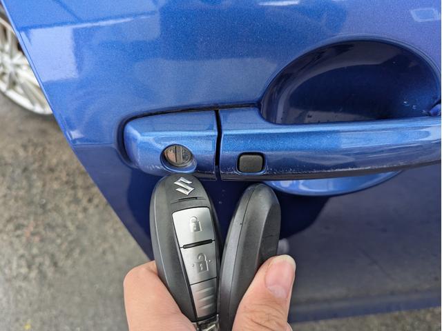 スイフトスポーツ ベースグレード　純正ナビ　ＢＴオーディオ　フルセグＴＶ　ＥＴＣ　オートライト　ＨＩＤヘッドライト　フロントフォグランプ　純正１７インチＡＷ　クルーズコントロール　プッシュスタート　スマートキー　ウィンカーミラー（29枚目）