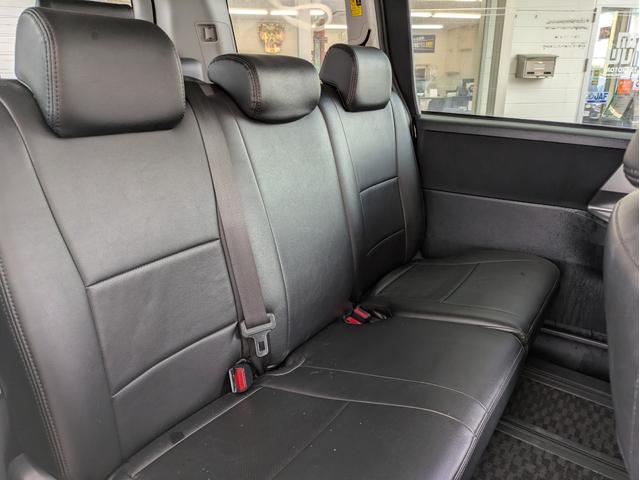 ヴォクシー ＺＳ　煌ＩＩ　純正ＨＤＤナビ　ＢＴオーディオ　ＥＴＣ　バックカメラ　フルセグＴＶ　ＣＤ／ＤＶＤ再生　両側電動スライドドア　オートライト　ＨＩＤヘッドライト　フロントフォグランプ　パドルシフト　ステアリングリモコン（10枚目）