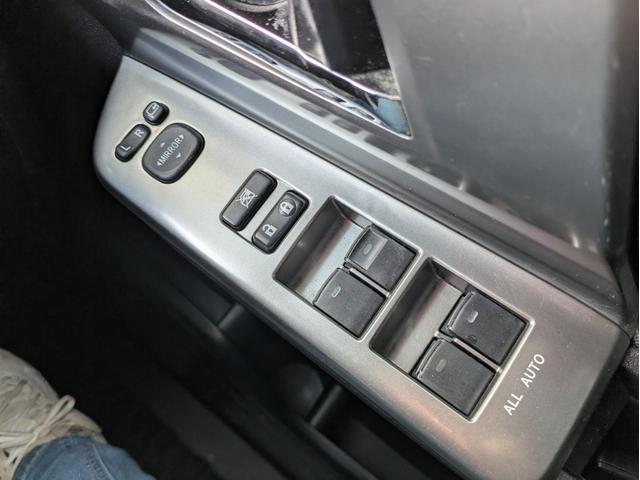 ヴォクシー ＺＳ　煌ＩＩ　純正ＨＤＤナビ　ＢＴオーディオ　ＥＴＣ　バックカメラ　フルセグＴＶ　ＣＤ／ＤＶＤ再生　両側電動スライドドア　オートライト　ＨＩＤヘッドライト　フロントフォグランプ　パドルシフト　ステアリングリモコン（31枚目）