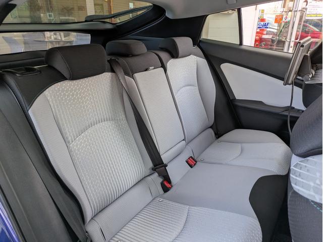 プリウス Ｓ　純正ＳＤナビ　ＢＴオーディオ　ＥＴＣ　バックカメラ　ＣＤ／ＤＶＤ再生　クルーズコントロール　衝突軽減ブレーキ　オートライト　ＬＥＤヘッドライト　オートマチックハイビーム　プッシュスタート　純正ＡＷ（10枚目）