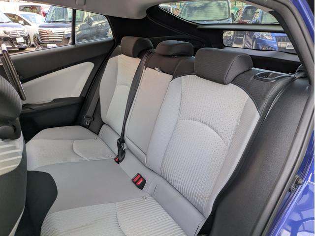 プリウス Ｓ　純正ＳＤナビ　ＢＴオーディオ　ＥＴＣ　バックカメラ　ＣＤ／ＤＶＤ再生　クルーズコントロール　衝突軽減ブレーキ　オートライト　ＬＥＤヘッドライト　オートマチックハイビーム　プッシュスタート　純正ＡＷ（11枚目）