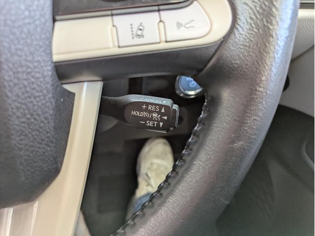 プリウス Ｓ　純正ＳＤナビ　ＢＴオーディオ　ＥＴＣ　バックカメラ　ＣＤ／ＤＶＤ再生　クルーズコントロール　衝突軽減ブレーキ　オートライト　ＬＥＤヘッドライト　オートマチックハイビーム　プッシュスタート　純正ＡＷ（18枚目）