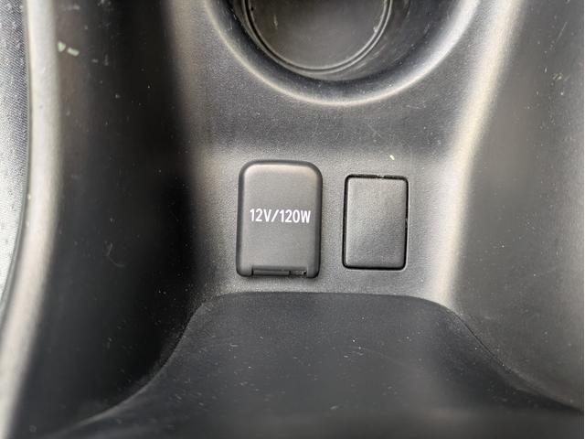 プリウス Ｓ　純正ＳＤナビ　ＢＴオーディオ　ＥＴＣ　バックカメラ　ＣＤ／ＤＶＤ再生　クルーズコントロール　衝突軽減ブレーキ　オートライト　ＬＥＤヘッドライト　オートマチックハイビーム　プッシュスタート　純正ＡＷ（27枚目）