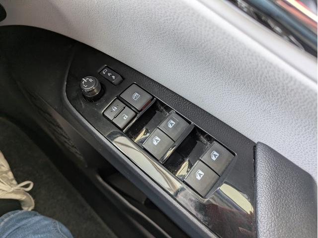 プリウス Ｓ　純正ＳＤナビ　ＢＴオーディオ　ＥＴＣ　バックカメラ　ＣＤ／ＤＶＤ再生　クルーズコントロール　衝突軽減ブレーキ　オートライト　ＬＥＤヘッドライト　オートマチックハイビーム　プッシュスタート　純正ＡＷ（31枚目）