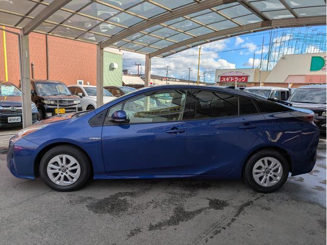 プリウス Ｓ　純正ＳＤナビ　ＢＴオーディオ　ＥＴＣ　バックカメラ　ＣＤ／ＤＶＤ再生　クルーズコントロール　衝突軽減ブレーキ　オートライト　ＬＥＤヘッドライト　オートマチックハイビーム　プッシュスタート　純正ＡＷ（43枚目）