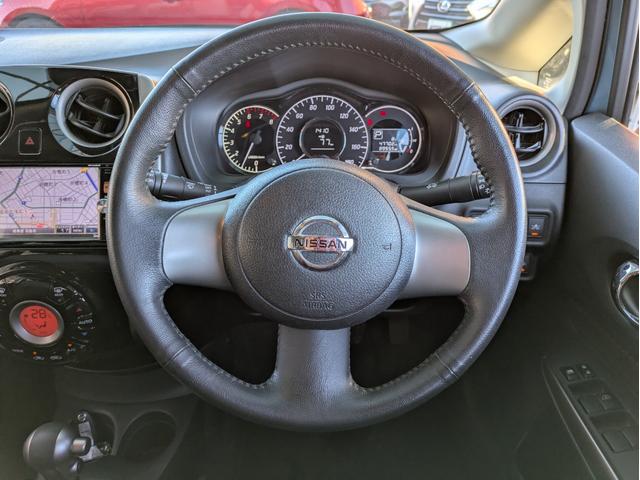 ノート メダリスト　エマージェンシーブレーキパッケージ　純正ＳＤナビ　ＢＴオーディオ　全周囲・バックカメラ　サイド・バックカメラ　ＥＴＣ　ＣＤ／ＤＶＤ再生　オートライト　衝突軽減ブレーキ　レーンキープアシスト　アイドリングストップ　プッシュスタート（15枚目）