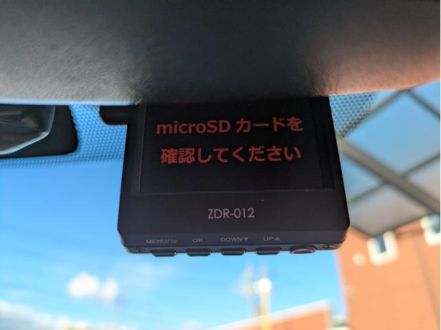 ノート メダリスト　エマージェンシーブレーキパッケージ　純正ＳＤナビ　ＢＴオーディオ　全周囲・バックカメラ　サイド・バックカメラ　ＥＴＣ　ＣＤ／ＤＶＤ再生　オートライト　衝突軽減ブレーキ　レーンキープアシスト　アイドリングストップ　プッシュスタート（22枚目）