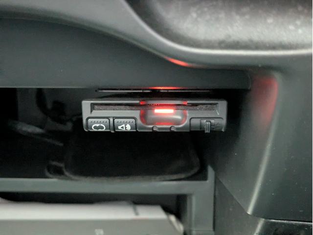 ノート メダリスト　エマージェンシーブレーキパッケージ　純正ＳＤナビ　ＢＴオーディオ　全周囲・バックカメラ　サイド・バックカメラ　ＥＴＣ　ＣＤ／ＤＶＤ再生　オートライト　衝突軽減ブレーキ　レーンキープアシスト　アイドリングストップ　プッシュスタート（23枚目）