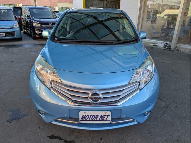 ノート メダリスト　エマージェンシーブレーキパッケージ　純正ＳＤナビ　ＢＴオーディオ　全周囲・バックカメラ　サイド・バックカメラ　ＥＴＣ　ＣＤ／ＤＶＤ再生　オートライト　衝突軽減ブレーキ　レーンキープアシスト　アイドリングストップ　プッシュスタート（32枚目）